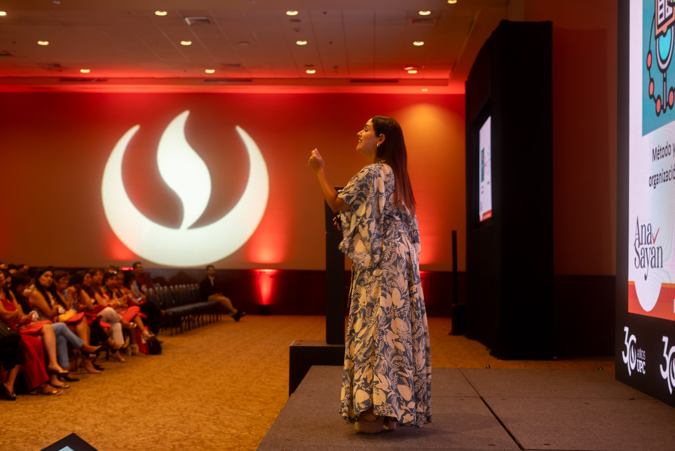 Conferencia Ana Sayán